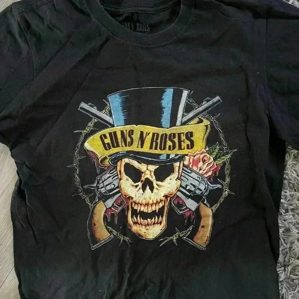 Guns and Roses TShirt - Picture 3 of 4